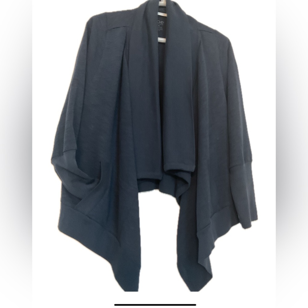 ***Joe Fresh Casual & Comfy  Navy Women's Open Flyaway topper.